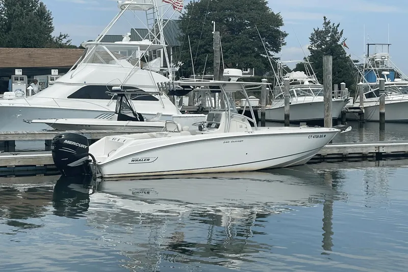 Slide: The Image of Boston Whaler 240 Outrage 2008 - 29