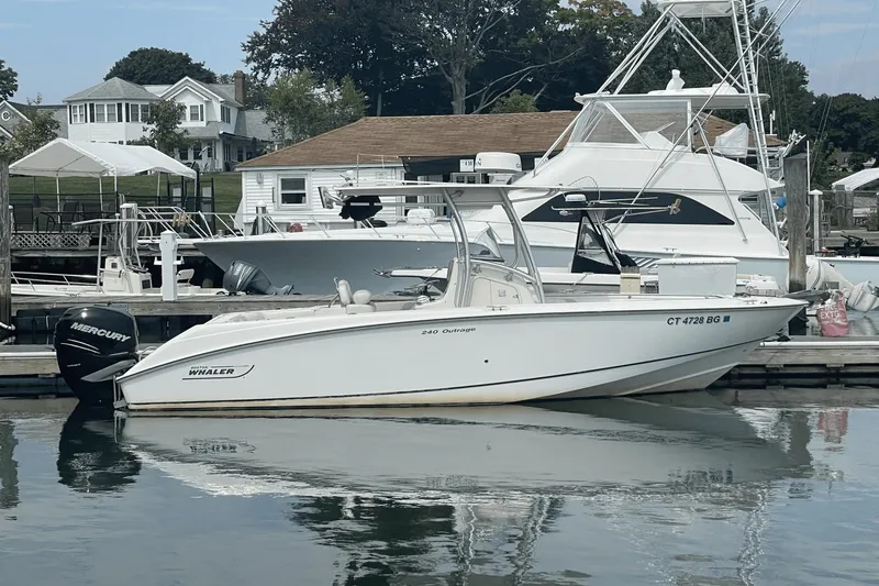 Slide: The Image of Boston Whaler 240 Outrage 2008 - 30
