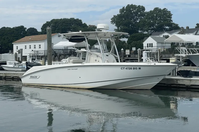 Slide: The Image of Boston Whaler 240 Outrage 2008 - 31