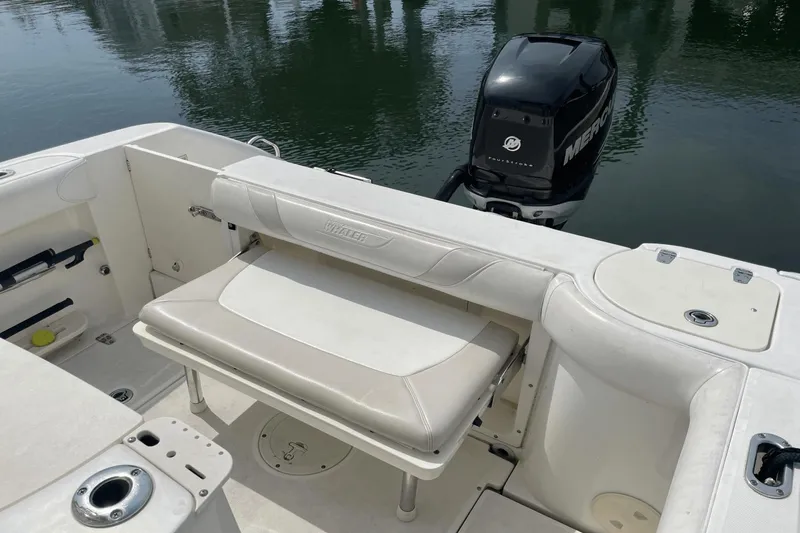 Slide: The Image of Boston Whaler 240 Outrage 2008 - 4