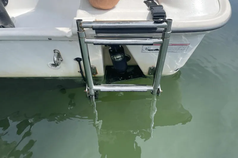 Slide: The Image of Boston Whaler 240 Outrage 2008 - 6