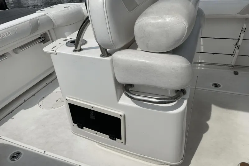 Slide: The Image of Boston Whaler 240 Outrage 2008 - 9