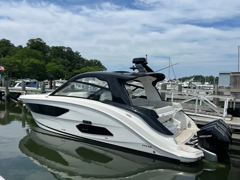 Slide: The Image of Sea Ray Sundancer 370 Outboard 2023 - 10
