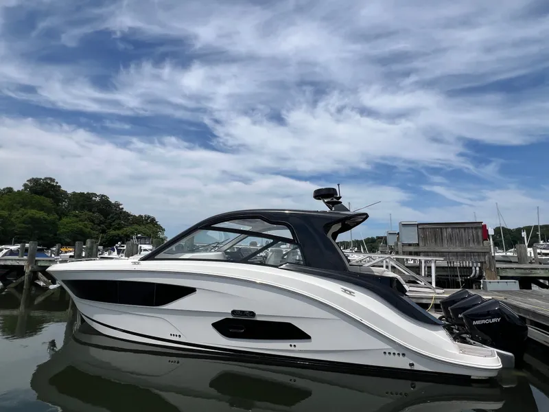 Slide: The Image of Sea Ray Sundancer 370 Outboard 2023 - 11