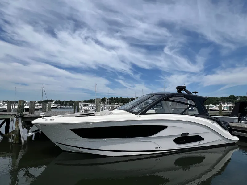 Slide: The Image of Sea Ray Sundancer 370 Outboard 2023 - 14