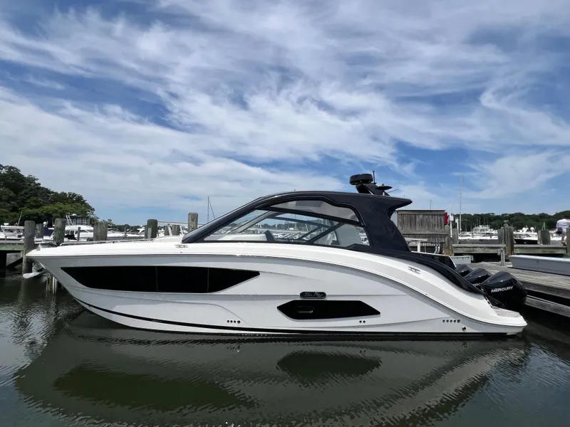Slide: The Image of Sea Ray Sundancer 370 Outboard 2023 - 15
