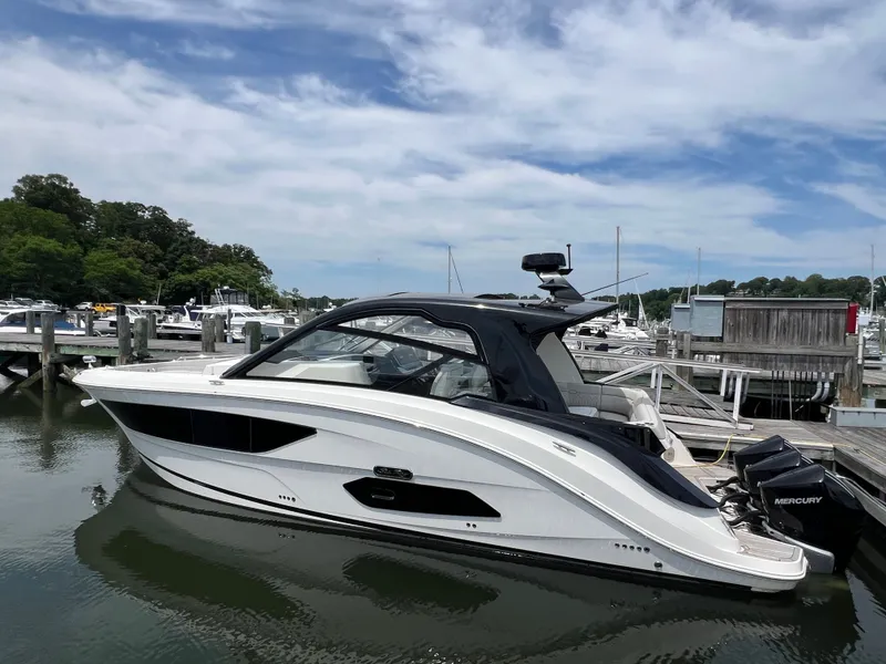 Slide: The Image of Sea Ray Sundancer 370 Outboard 2023 - 16