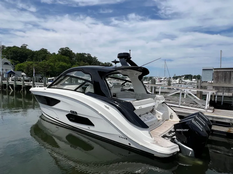 Slide: The Image of Sea Ray Sundancer 370 Outboard 2023 - 17