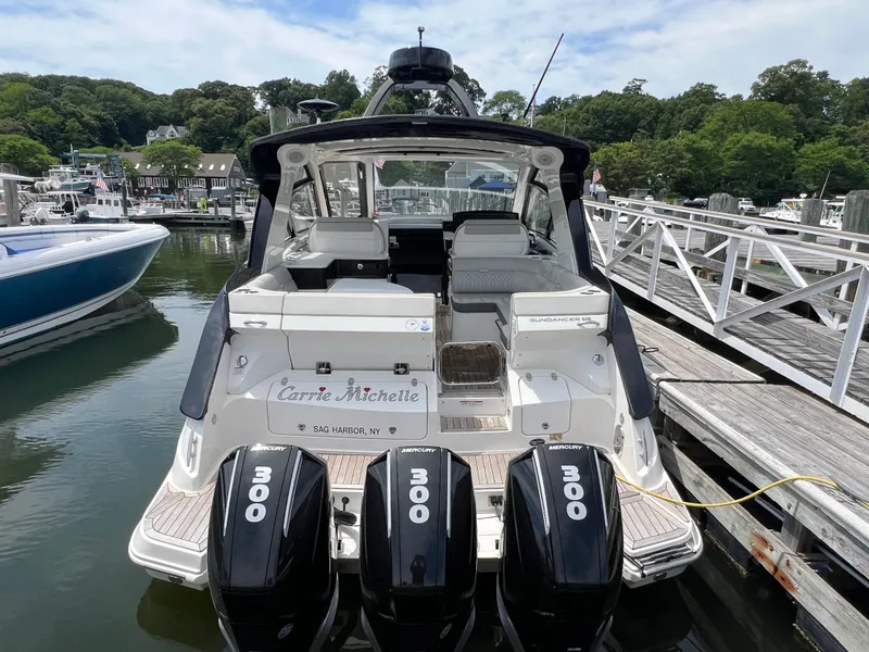 Slide: The Image of Sea Ray Sundancer 370 Outboard 2023 - 18