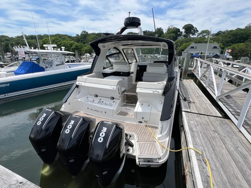 Slide: The Image of Sea Ray Sundancer 370 Outboard 2023 - 19