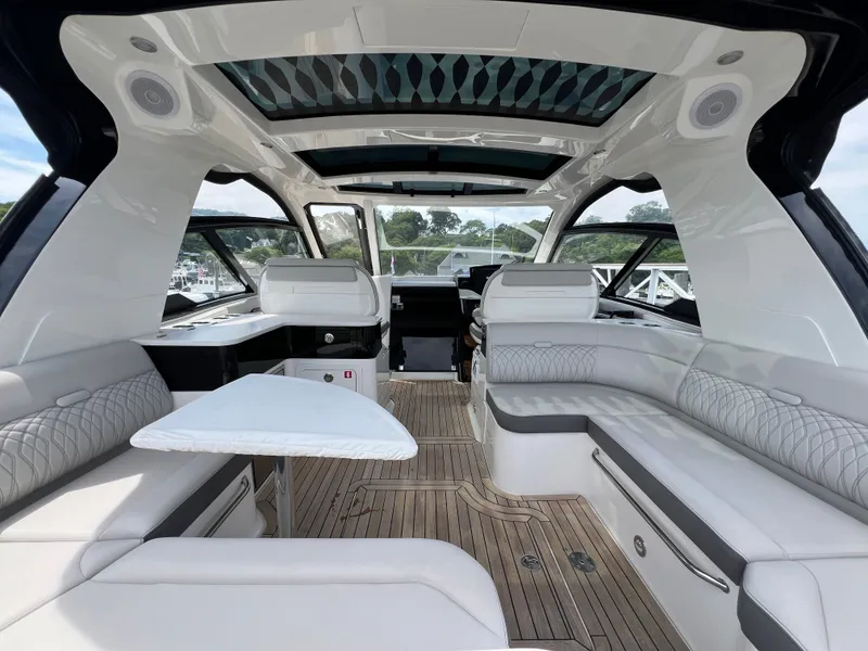 Slide: The Image of Sea Ray Sundancer 370 Outboard 2023 - 20