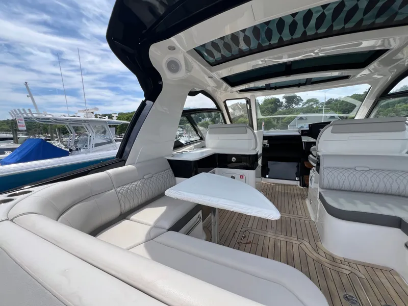 Slide: The Image of Sea Ray Sundancer 370 Outboard 2023 - 21