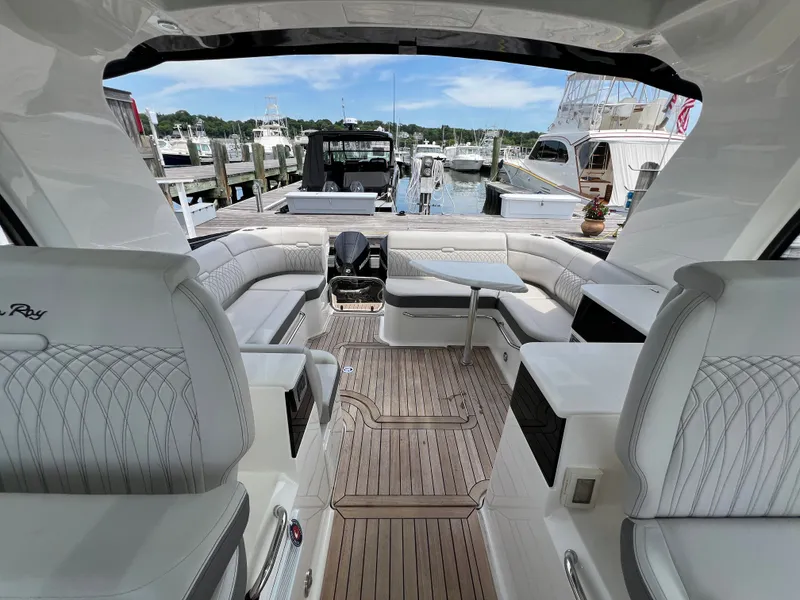 Slide: The Image of Sea Ray Sundancer 370 Outboard 2023 - 23