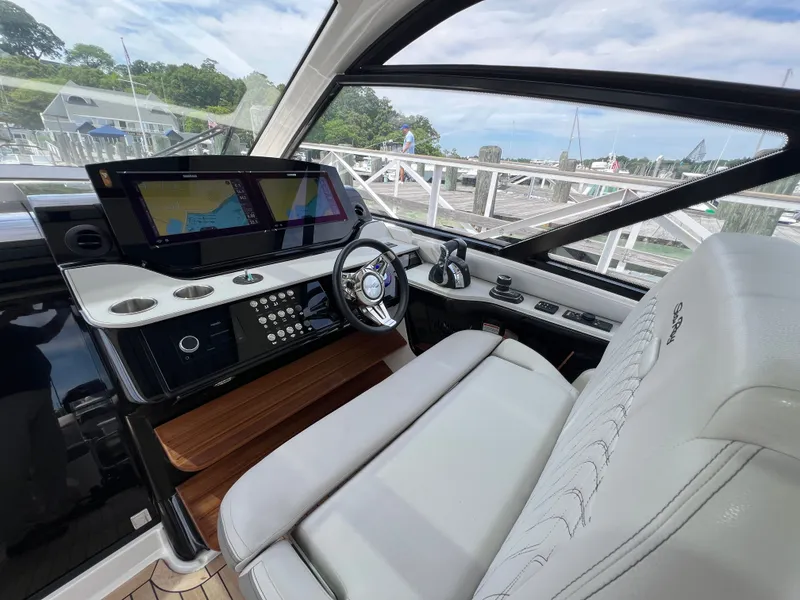 Slide: The Image of Sea Ray Sundancer 370 Outboard 2023 - 25