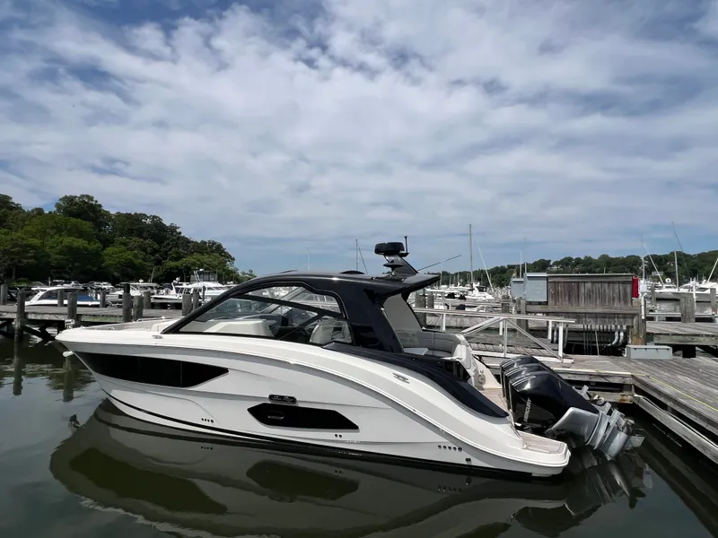 Slide: The Image of Sea Ray Sundancer 370 Outboard 2023 - 28