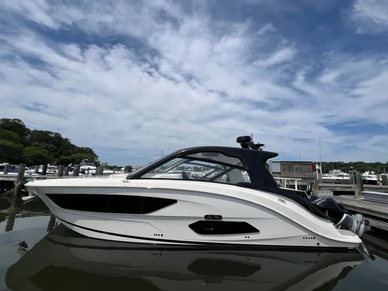 Slide: The Image of Sea Ray Sundancer 370 Outboard 2023 - 29