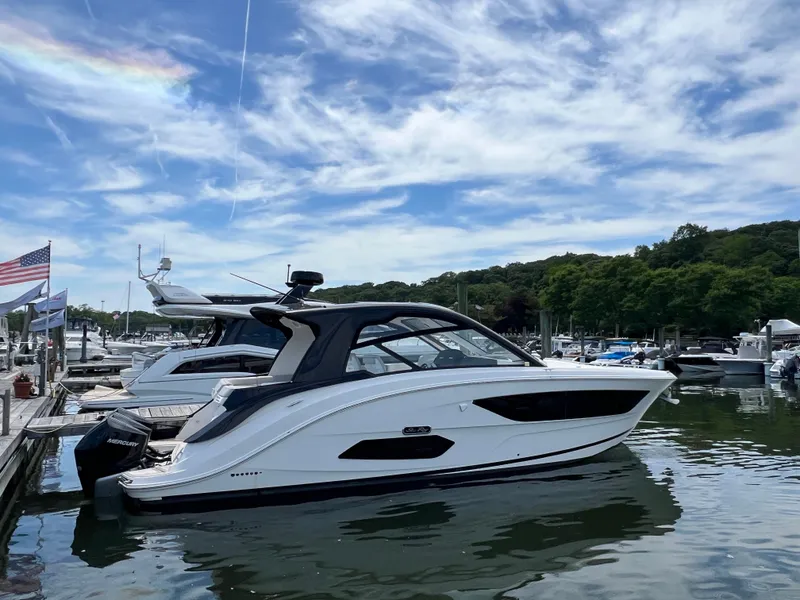 Slide: The Image of Sea Ray Sundancer 370 Outboard 2023 - 3