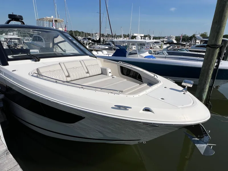 Slide: The Image of Sea Ray Sundancer 370 Outboard 2023 - 30