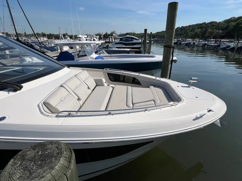 Slide: The Image of Sea Ray Sundancer 370 Outboard 2023 - 31
