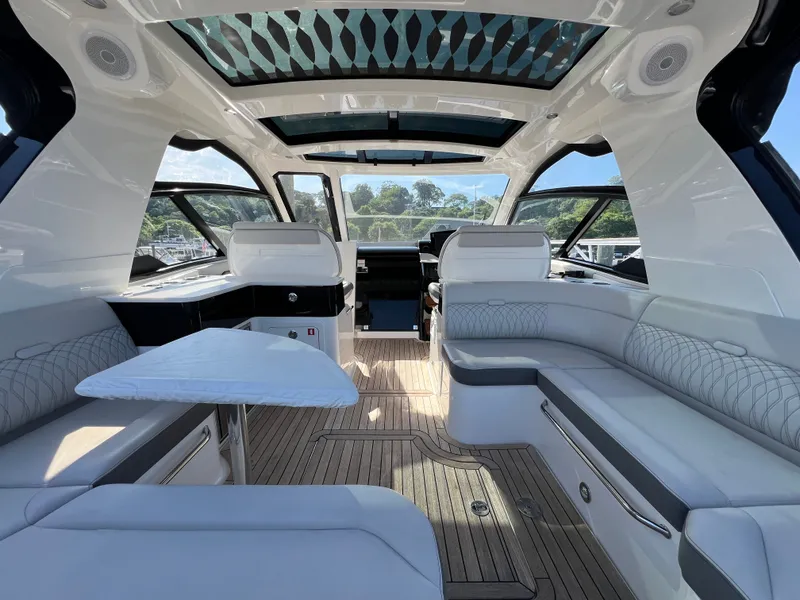 Slide: The Image of Sea Ray Sundancer 370 Outboard 2023 - 34