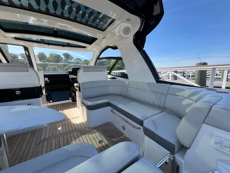Slide: The Image of Sea Ray Sundancer 370 Outboard 2023 - 35