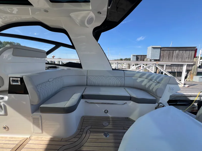 Slide: The Image of Sea Ray Sundancer 370 Outboard 2023 - 37