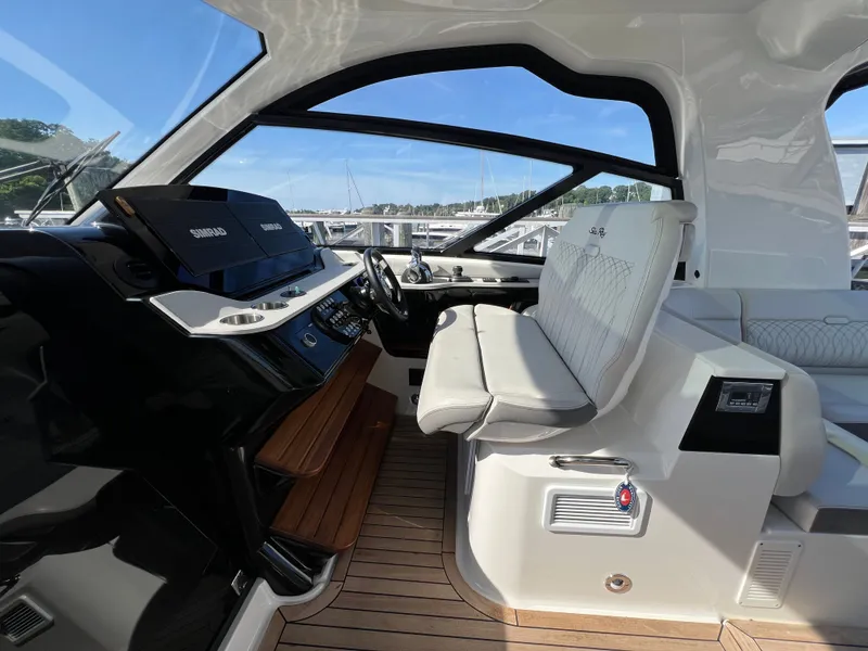 Slide: The Image of Sea Ray Sundancer 370 Outboard 2023 - 39
