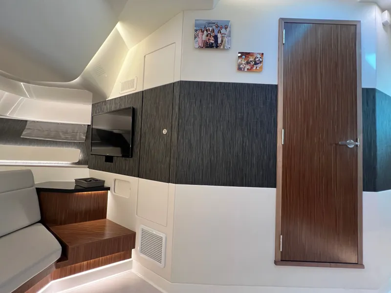 Slide: The Image of Sea Ray Sundancer 370 Outboard 2023 - 47