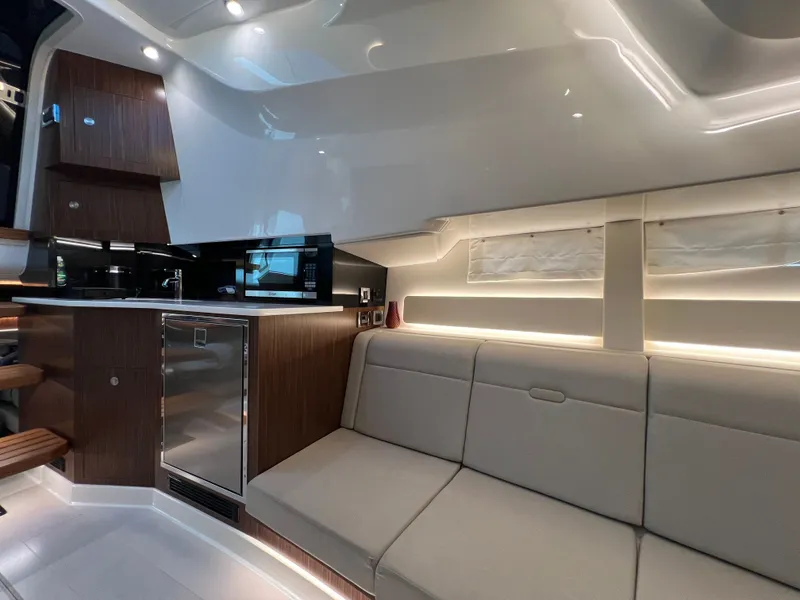 Slide: The Image of Sea Ray Sundancer 370 Outboard 2023 - 48