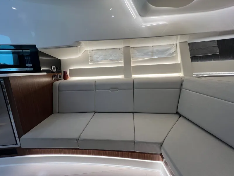 Slide: The Image of Sea Ray Sundancer 370 Outboard 2023 - 49