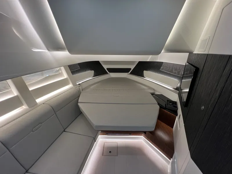 Slide: The Image of Sea Ray Sundancer 370 Outboard 2023 - 51