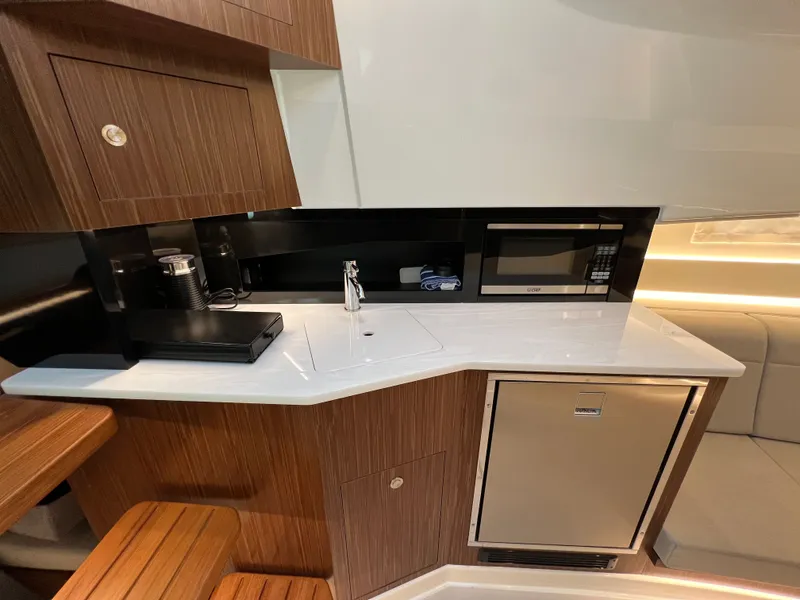 Slide: The Image of Sea Ray Sundancer 370 Outboard 2023 - 56