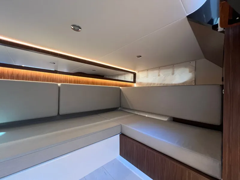 Slide: The Image of Sea Ray Sundancer 370 Outboard 2023 - 57