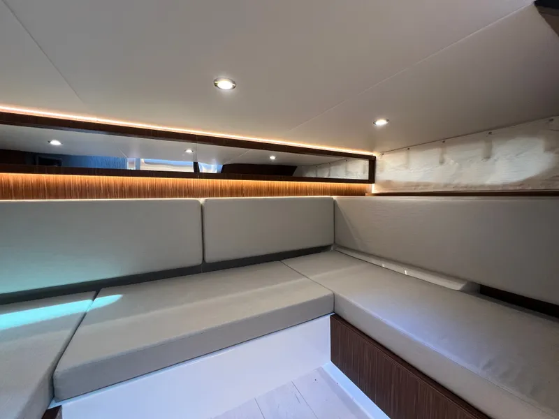 Slide: The Image of Sea Ray Sundancer 370 Outboard 2023 - 58