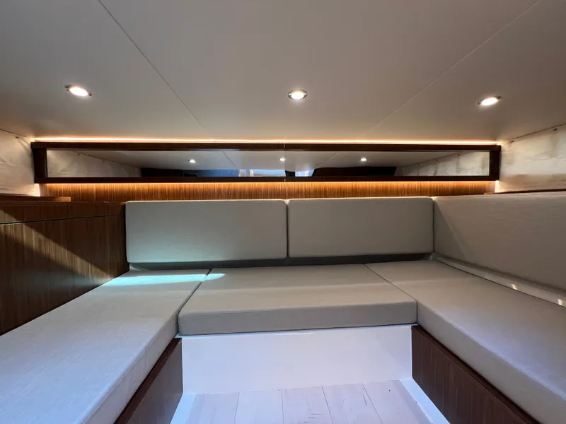 Slide: The Image of Sea Ray Sundancer 370 Outboard 2023 - 59