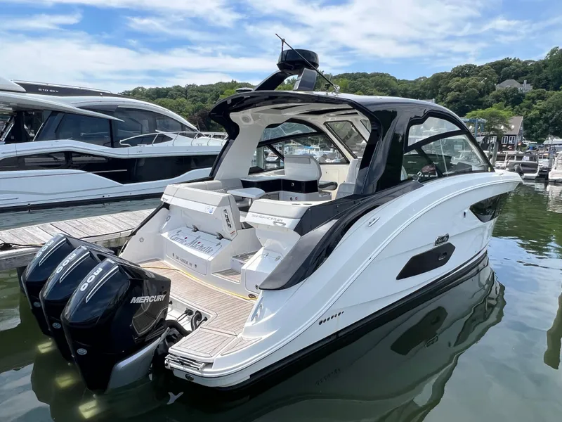 Slide: The Image of Sea Ray Sundancer 370 Outboard 2023 - 6