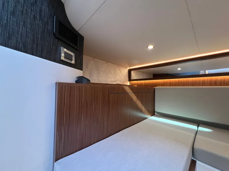 Slide: The Image of Sea Ray Sundancer 370 Outboard 2023 - 60