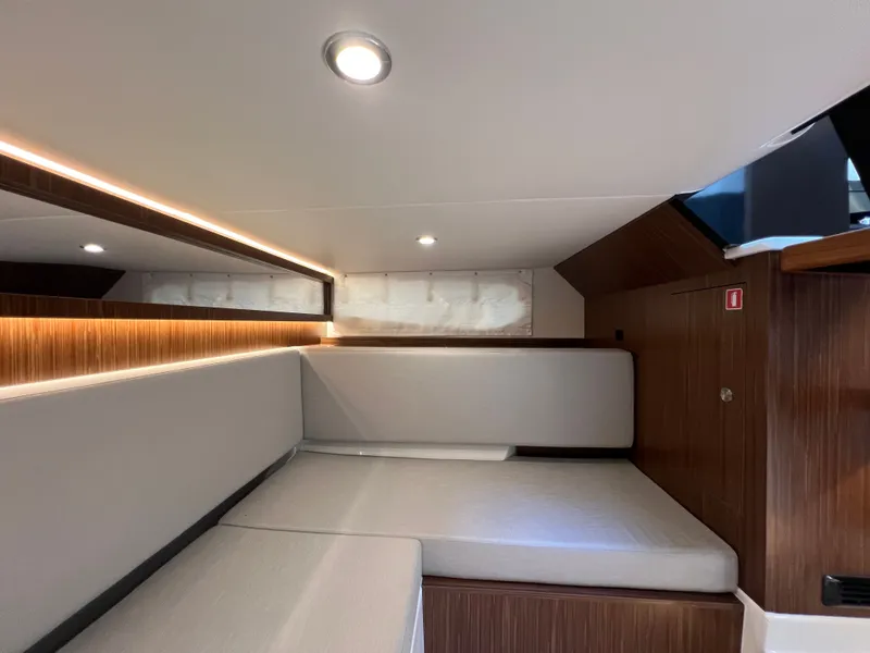 Slide: The Image of Sea Ray Sundancer 370 Outboard 2023 - 61