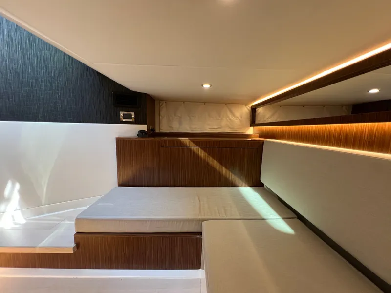 Slide: The Image of Sea Ray Sundancer 370 Outboard 2023 - 62
