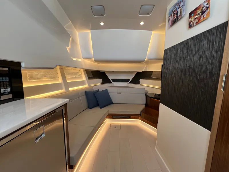 Slide: The Image of Sea Ray Sundancer 370 Outboard 2023 - 63