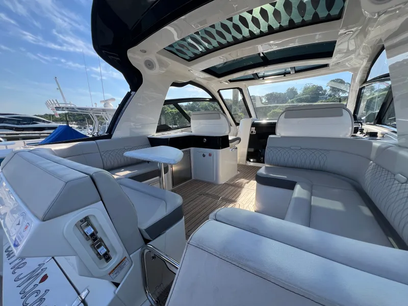 Slide: The Image of Sea Ray Sundancer 370 Outboard 2023 - 64