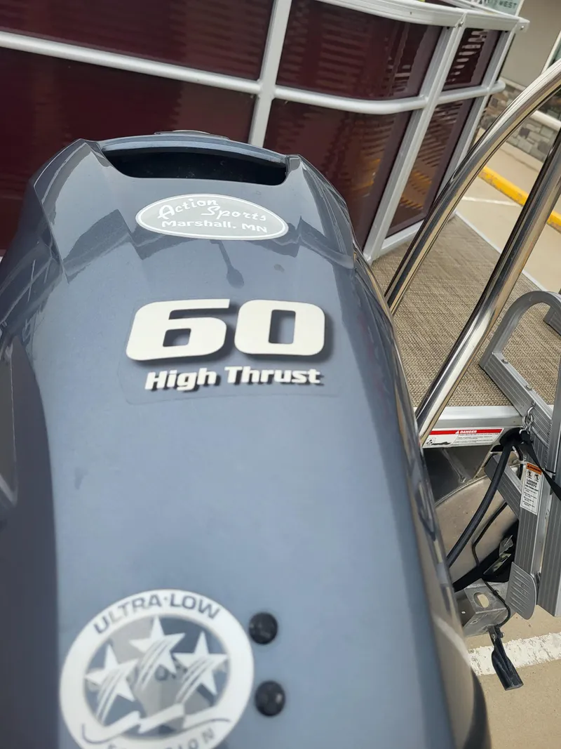 Slide: The Image of 2018 Sweetwater CRUISER boat with 60 High Thrust engine, ultra-low emissions. - 5