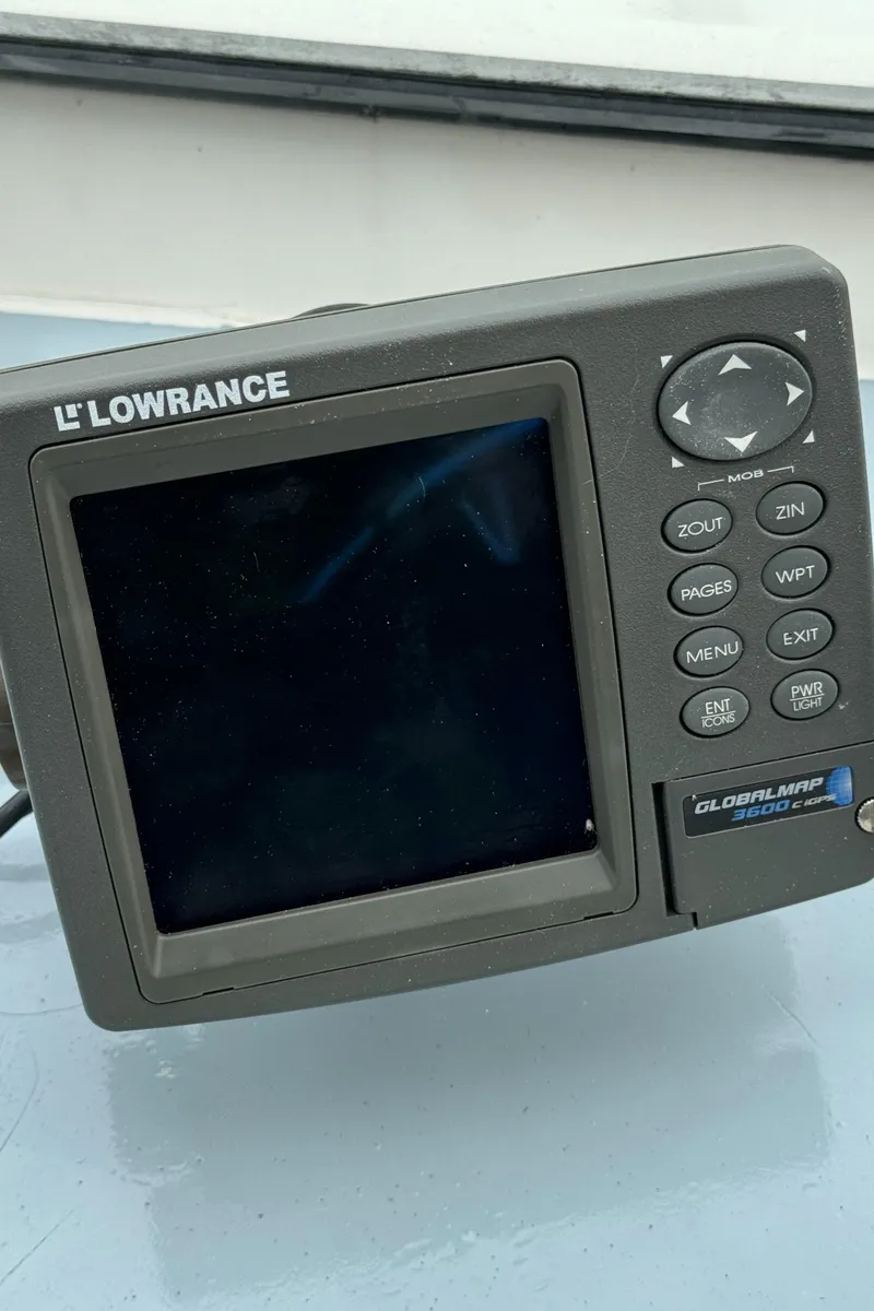 Slide: The Image of Lowrance marine GPS device on 1986 Carver Mariner 3297 boat dashboard. - 17