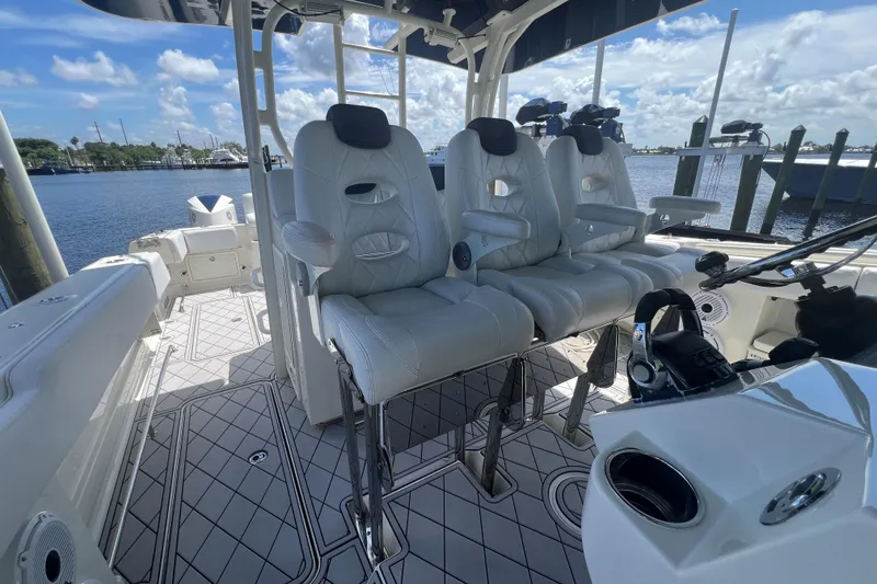 Slide: The Image of HCB 42 Five Wahoos - Helm - 6