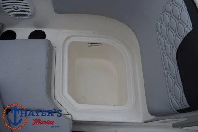 Slide: The Image of Bayliner Element M15 2023 - 10