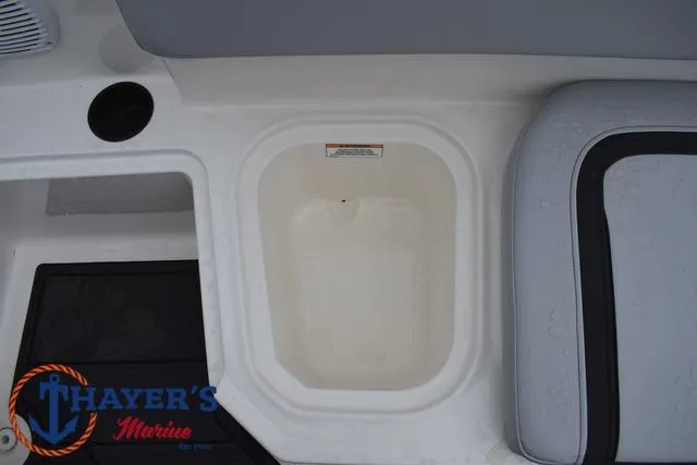 Slide: The Image of Bayliner Element M15 2023 - 11