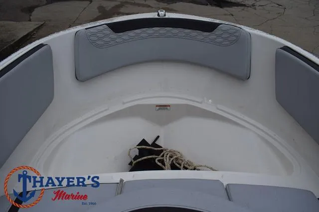 Slide: The Image of Bayliner Element M15 2023 - 13