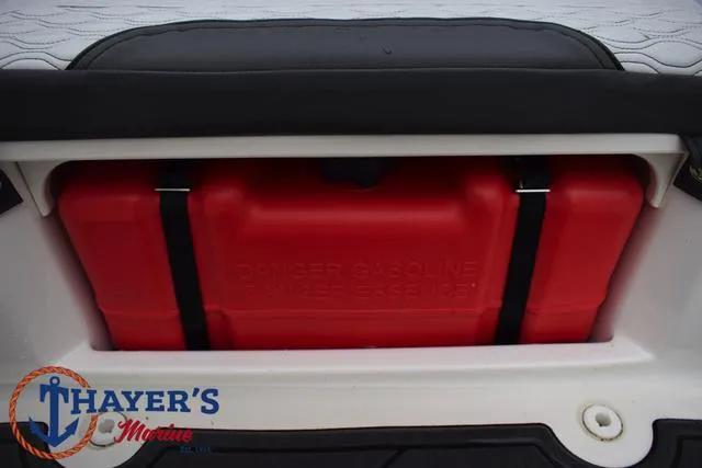 Slide: The Image of Bayliner Element M15 2023 - 16