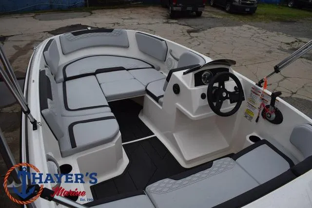 Slide: The Image of Bayliner Element M15 2023 - 22