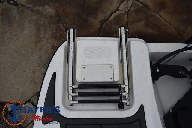 Slide: The Image of Bayliner Element M15 2023 - 25